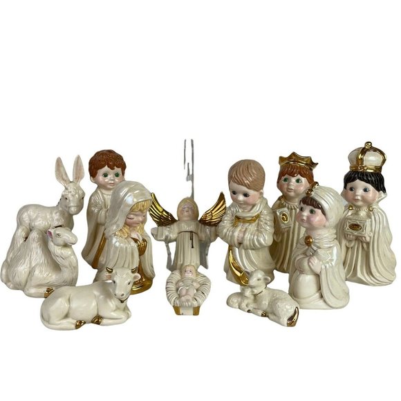 Vintage 1976 Arnel’s Nativity Set 12 Pieces Ceramic White Gold Christmas Japan